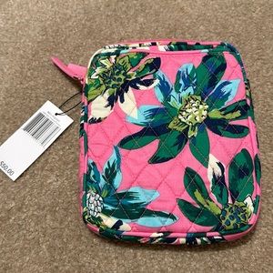 Vera bradley crossbody bag 3 pockets 2 zippered pockets